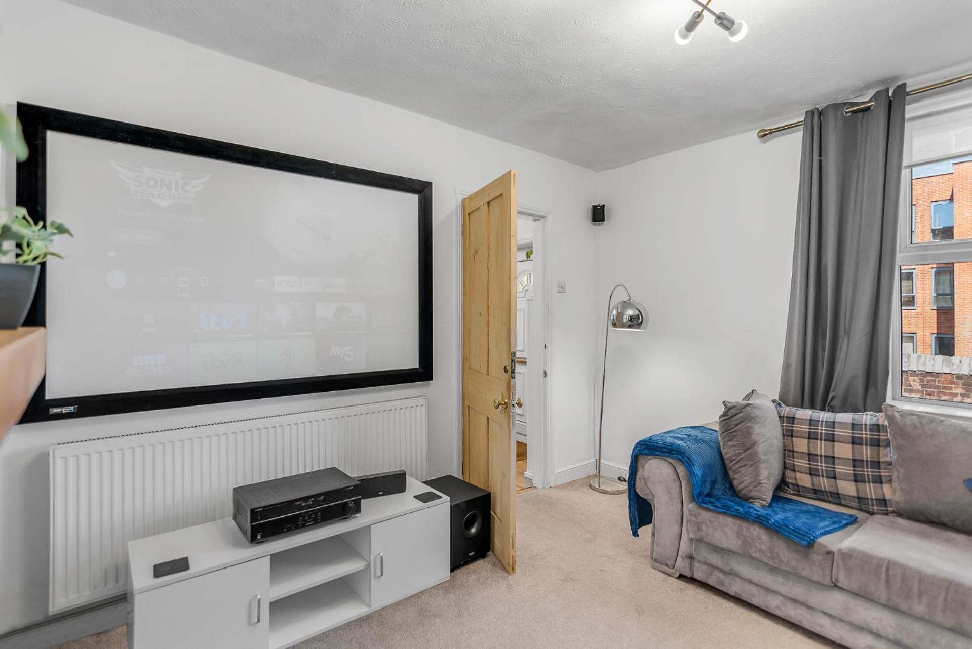 House With Cinema And Parking Holiday home Norwich